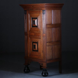 Antieke kast / Gelderse ééndeurs-kussenkast  in eiken met ebbenhout (No.561256)