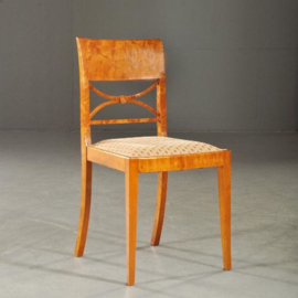 Antieke stoelen / Stel van 14 strakke eetkamerstoelen, in ahorn/esdoorn ca. 1900 in stoffering naar wens(No.992401)