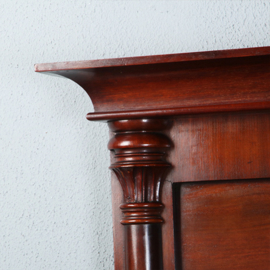 Smalle biedermeier mahoniehouten schouwspiegel ca 1820 met zuilen (No.270135) - Hoogte  1.28 m.