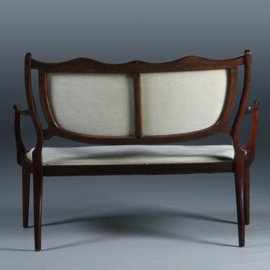 Bijzonder elegant bankje in Hepplewhite ca. 1880 incl. bekleding naar wens.  (No.291301)