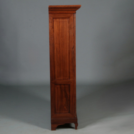 kleine palissander tweedeurskast met poort vormige fillets van Palmhout ca 1820 (No.461535)