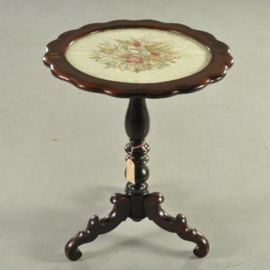Antieke bijzettafels / Wijntafels / Palissander Hollandse Willem III tafel ca. 1870 met oorspronkelijke borduurwerk (No.86321)