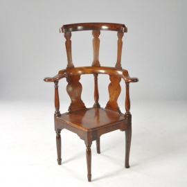 Antieke armstoelen / Engelse 18e eeuwse Horseshoe chair met verhoogde rugleuning (No.590788)