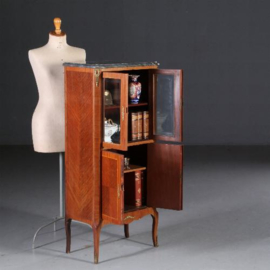 Antieke kast / Notenhouten Louis Seize stijl vitrinekast ca. 1910 met brons en marmer (No.630943)