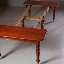 Antieke tafel / Victoriaanse mahonie pull out table ca. 1865 met vier inlegbladen in smetteloos mahonie (No.MMTN01)