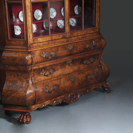 Groot Wortelnoten porseleinkast ca 1755 Hollands Rococo  (No.271740)