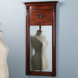 Smalle biedermeier mahoniehouten schouwspiegel ca 1820 met zuilen (No.270135) - Hoogte  1.28 m.