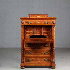 Antieke bureaus / Wortelnoten secretaire ca. 1875 met veel grote en kleine laden (No.602114)