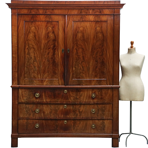 Strak ingetogen Haags kabinet ca 1825 in chic bloemmahonie  (No.301855)