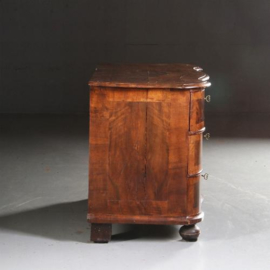 Antieke kast / Rococo Commode orgel gebogen ca. 1740  noten met wortelnoten (No.582612)