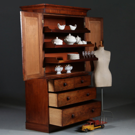 Antieke kasten / Mahonie kabinet ca. 1825 met getoogde deuren en zuilen (No.901242)