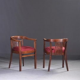 Antieke stoelen / stel van 2 bureaustoelen / armstoelen ca. 1915 met rode ton-sur-ton  bekleding (No.922542)