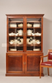 Antieke kast / Boekenkast / Servieskast ca. 1825 met veel verstelbare planken (No.47401)