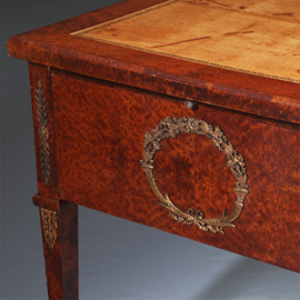 Chique Napoleon III bureau plat ca 1870 Thuyawortel en goud gestempeld  leer (No.283045)