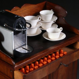 Antieke kast / Klein Hollands waskastje óf Nespresso-kastje ca. 1840 met wasdoek ingelegd (No.522362)