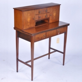 Antieke bureaus / Elegant en strak Engels damesbureau ca. 1890 bescheiden formaat met "laptop-lade" (No.560312)