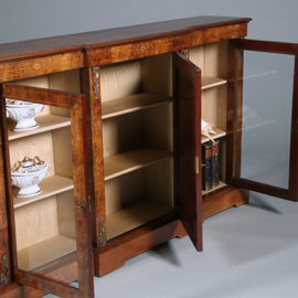 Engelse Credenza in noten met inlegwerk en brons ca 1860 (No.391115)