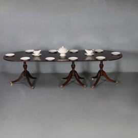 Triple Pedestal D-end table 12 personen in doorleefde kleur ca 1925 (No. 931150)
