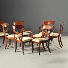Antieke stoelen / Stel van 8 Engelse vroeg Victoriaanse eetkamerstoelen ca. 1840, 2 met armleuningen stoffering naar wens (No.172932)