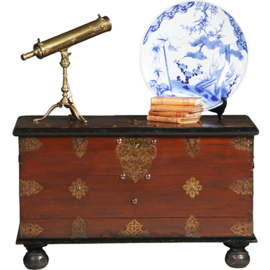 Compagnie kist uit de VOC tijd met alarmbel ca 1750  (No.452410)