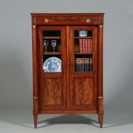 Kleine Empire boekenkast ca 1815 in mahonie met bloemmahonie (No.452455)