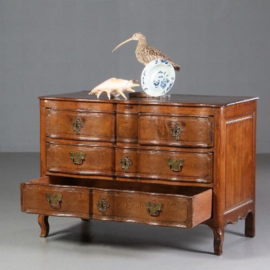 Antieke kast / Franse eikenhouten commode ca. 1750 met orgel gebogen front (No.690712)