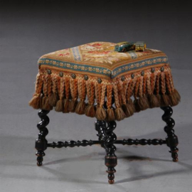 Antiek Varia / Willem III Krukje of voetenbankje ca. 1860 met authentieke  petite point en franjes (No.781548)