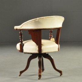 Antieke stoelen / Bureaustoel of captainschair ca. 1860 met oud wit leer (No.194189)