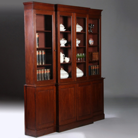 Bijzonder ondiepe grote break front 8-deurs boekenkast in mahonie ca 1890 op plint (No.211775)