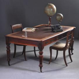 Antieke bureaus / Grote partner schrijftafel ca. 1875  met 6 laden en bruin ingelegd schrijfblad (No.931905)