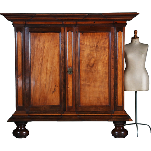 Koloniale kast  ca 1700 ( museale kwaliteit in massief palissander en djati No.311425)