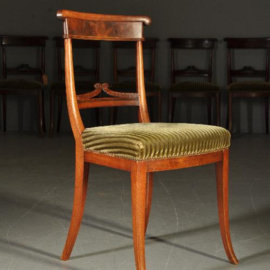 Antieke stoelen / 6 Biedermeier sabelpootstoelen ca. 1825 met bloemmahonie kappen (No.340228)