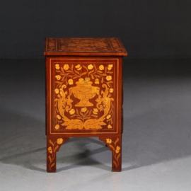 Antieke kasten / Kleine Hollandse barok commode 18e eeuw  4-zijdig rijkelijk van marqueterie voorzien  (No.662720)