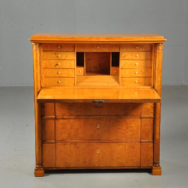 Antieke bureaus / Berkenhouten secretaire ca. 1850 met 14 kleine laden achter de klep (No.451947)