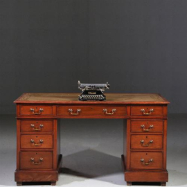 Antieke bureaus / Engels bureau ca. 1890 met 9 laden en groen lederen inleg (No.800461)