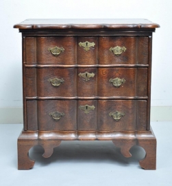 Antieke commode / Orgelgebogen commode 18e eeuws Hollands (No.8228)