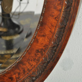 Antieke spiegels / Robuuste bewerkte ovalen spiegellijst ca. 1900 met facet geslepen rand (No.192352)