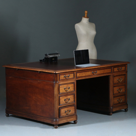 Doorleefd Frans mahonie partnerbureau  ca 1860 met 16 laden en twee uittrekbladen(No.960730)