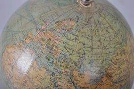 Antieke wereldbollen / Aardglobe ca. 1925 op houten voet (No.9861)