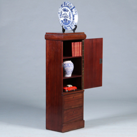Art deco Zuilvormige kast of kastvormige zuil met 1 deur en twee kleine laden ca 1915 (No.431540)