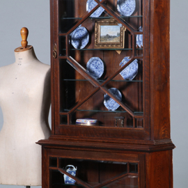 Bijzonder ondiepe vitrine kast met geslepnglas en 8 verstelbare planchettes ca 1865 (No.431560)