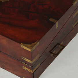 Mahonie schrijfkist  "Conradi" gepersonaliseerd ca 1850 met messing beslag inktpot en geheime vakjes (No.461555)