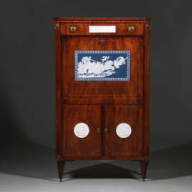 Neoclassicistische Secretaire met blauw-wit en wit biscuit ca. 1790 (No.260645)