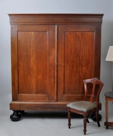 Antieke kast / Stakke statige én stoer eikenhouten 2-deurskast, Hollands ca. 1700 (No.76197)