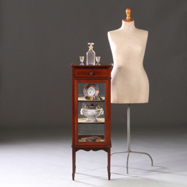 Vierkant display cabinet of vitrine met een kleine lade ca 1890 mahonie ingelegd (No.973115)