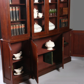 Bijzonder ondiepe grote break front 8-deurs boekenkast in mahonie ca 1890 op plint (No.211775)