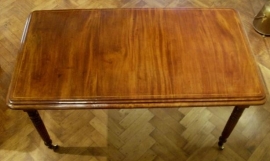 Antieke tafel / Victoriaans mahonie met ingelegde bies (No.84122)