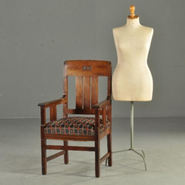Antieke stoelen / Mahoniehouten armstoel / bureaustoel in Amsterdamse School ca. 1915 (No.222422)