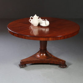 Antieke tafels / Grote ronde eetkamertafel massief mahonie ca 1850 voor 6 personen (No.891565)