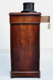 Antieke kast / Hele grote nachtkast met lade aan de zijkant ca. 1820 (No.8155)
